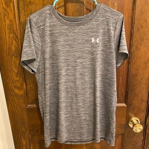 UBDER ARMOUR gray shirt